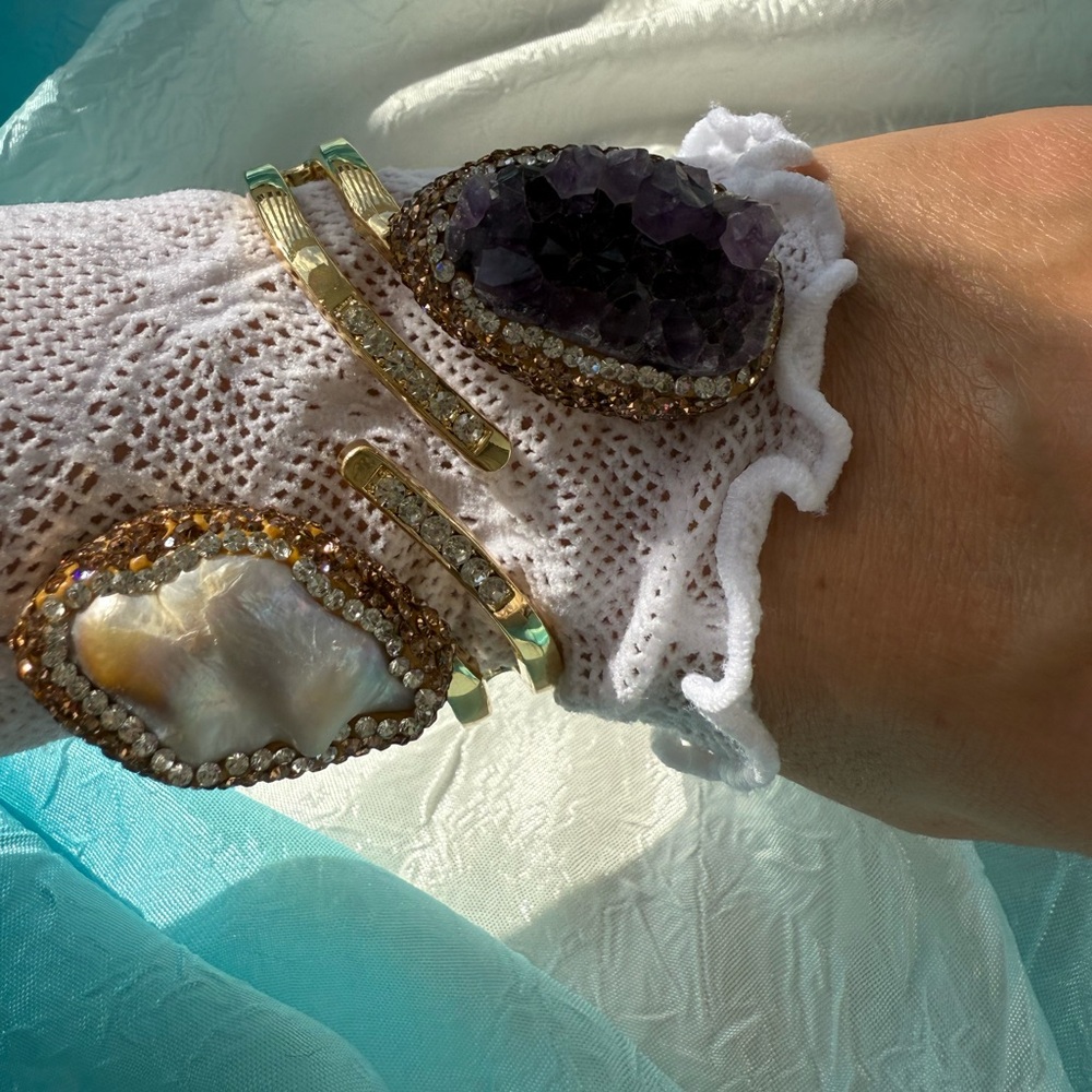Natural Stone Amethyst & Baroque Pearl Gold Cuff Bracelet - Picture 5 of 17